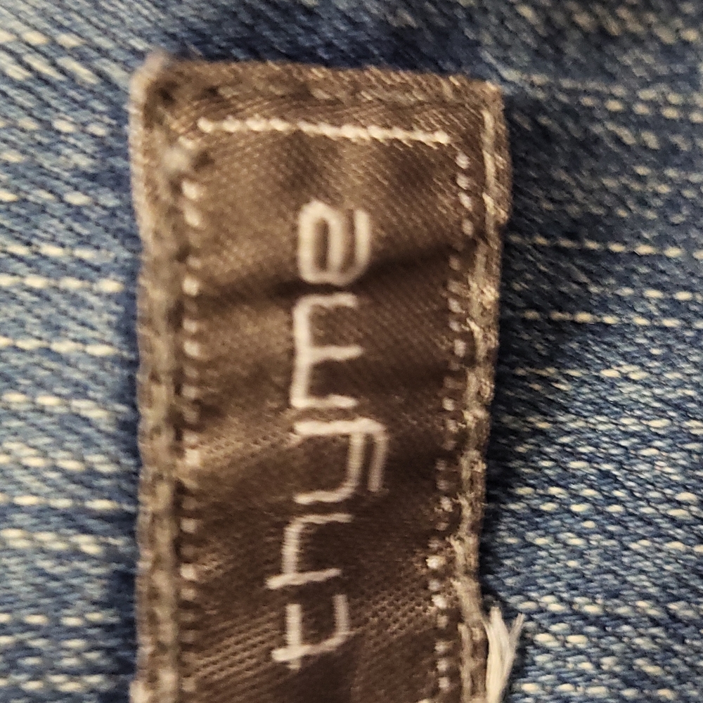 Flattering Jean Jacket - Picture 2 of 3